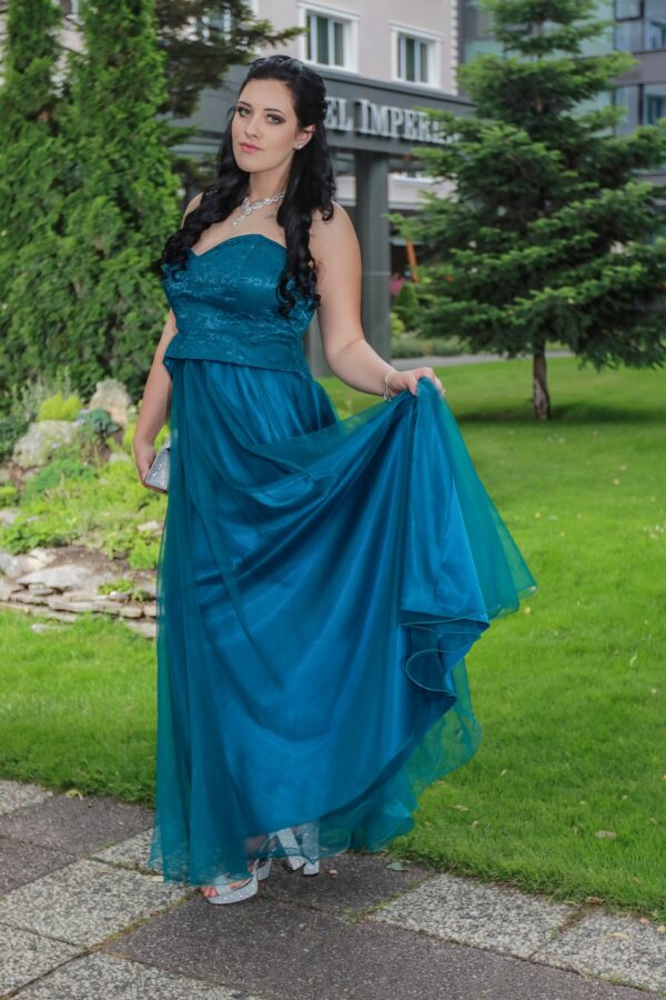 Maestría en Vestidos de Lujo - Image 7
