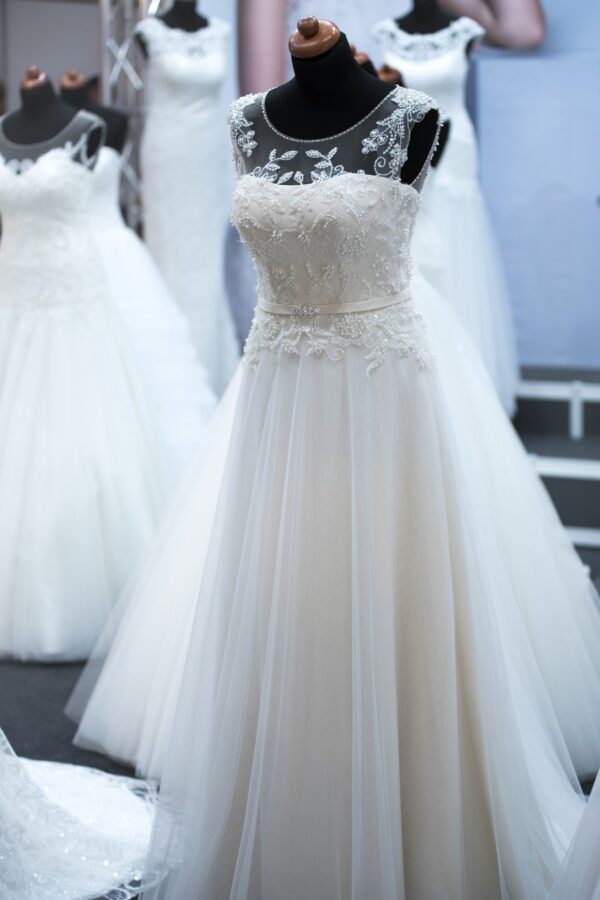 Maestría en Vestidos de Lujo - Image 5